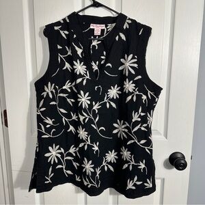 Lily Stanhope Woman size 2x loose fitting top, v-neck, side slits, floral